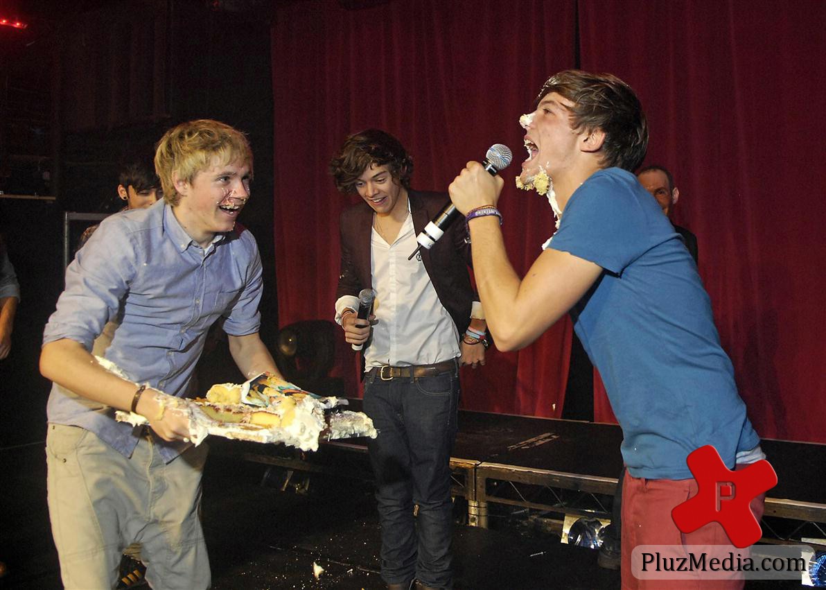 One Direction perform live at G-A-Y nightclub photos | Picture 80742